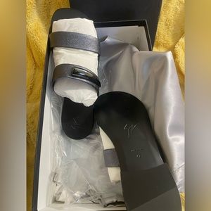 Giuseppe Unisex slippers